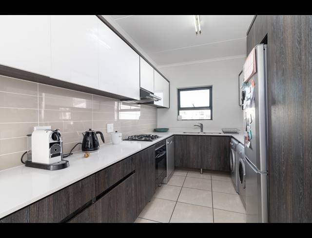 3 BEDROOM APARTMENT FOR SALE IN SANDOWN